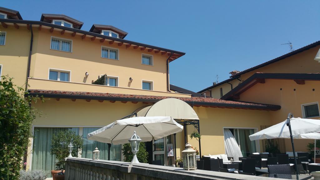 Hotel Borgo Dei Poeti Romantik Wellness & Spa Manerba del Garda Exterior photo