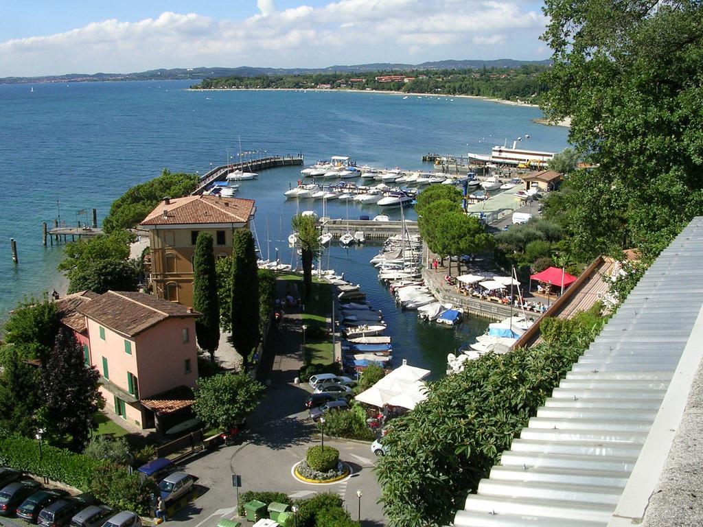 Hotel Borgo Dei Poeti Romantik Wellness & Spa Manerba del Garda Exterior photo