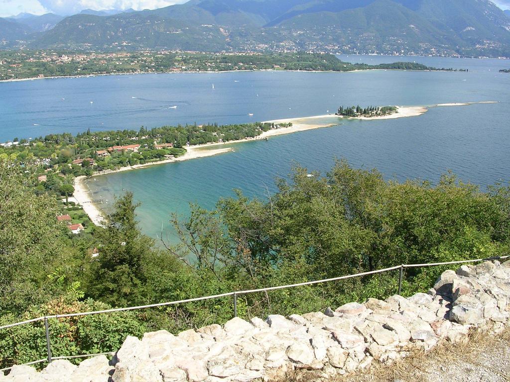 Hotel Borgo Dei Poeti Romantik Wellness & Spa Manerba del Garda Exterior photo